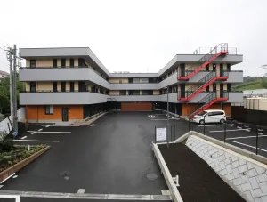 ラ・ナシカ　よこすか弐番館